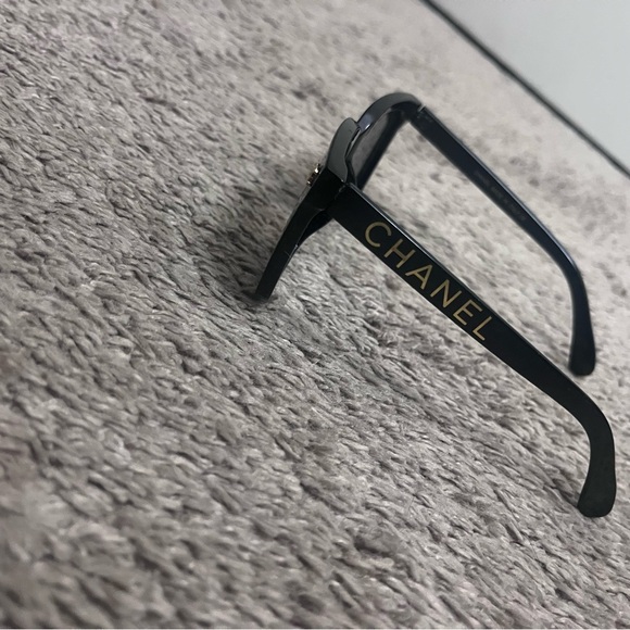 Popular Black Square Sunglasses - Picture 2 of 3